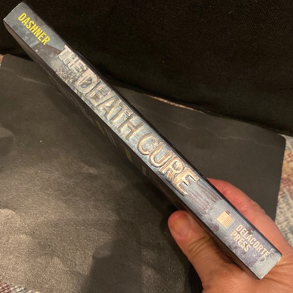James Dashner- “The Maze Runner Series- The Death Cure” (Book 3)used - Picture 3 of 7